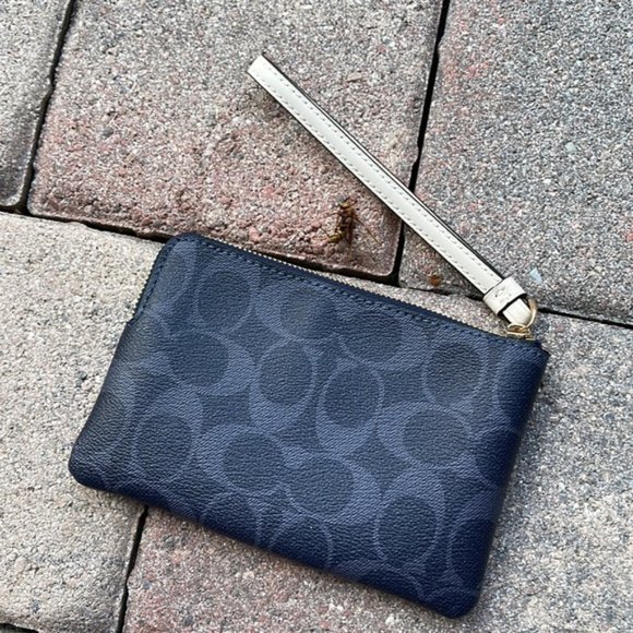 Coach Corner Zip Wristlet In Signature Canvas Denim Multi - Picture 4 of 15